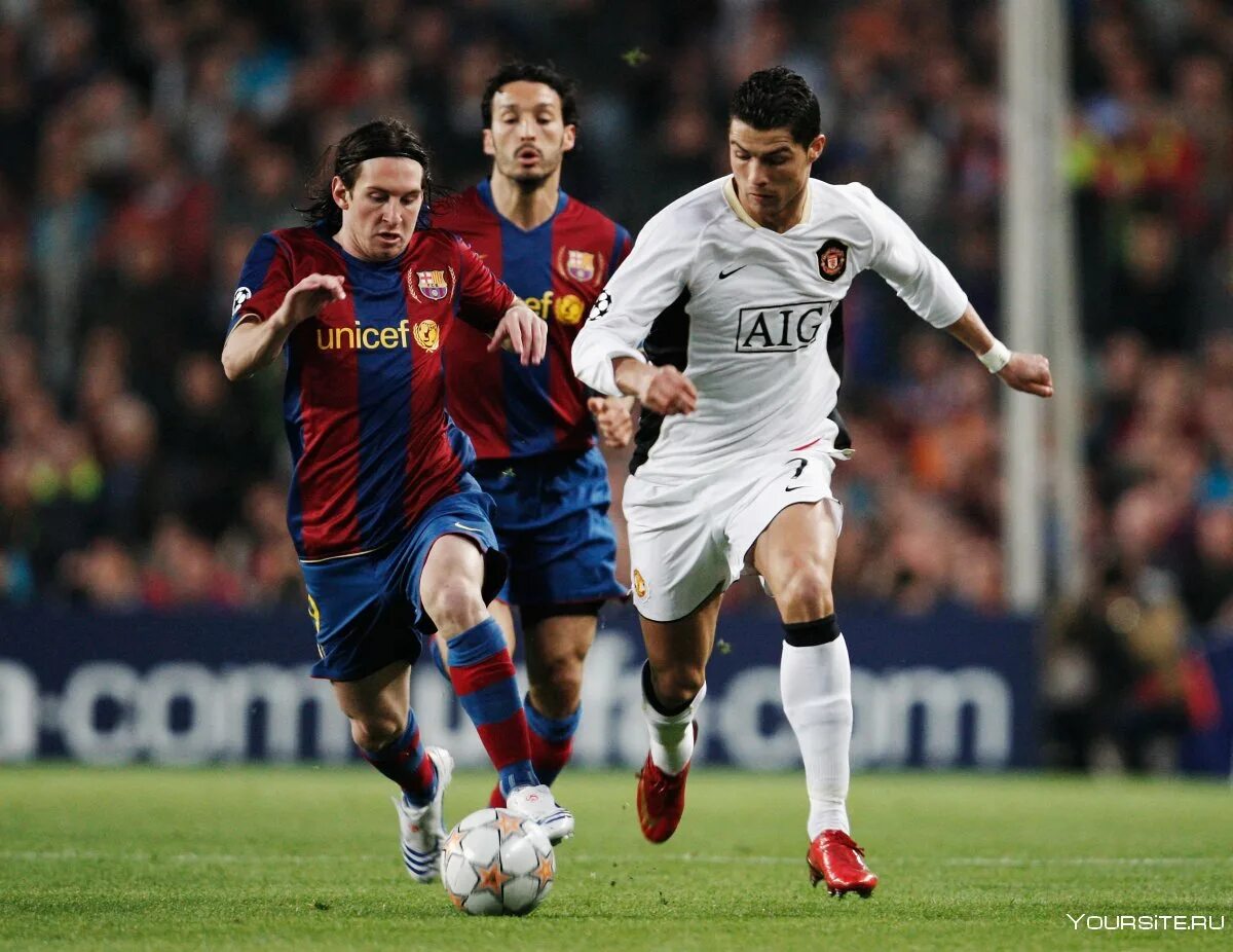 Футбол роналдо месси. Лионель Месси и Криштиану Роналду. Messi vs Ronaldo 2008. Месси и Роналду. Cristiano Ronaldo and Messi.