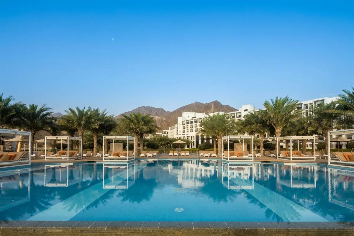 Address фуджейра. Отель INTERCONTINENTAL Fujairah Resort 5*. Фуджейра Интерконтиненталь 5. Фуджейра ОАЭ Интерконтиненталь. Интер Континенталь Фуджейра.