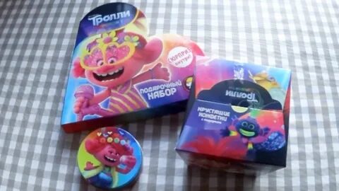 На вечеринку дети принесли конфеты лелик