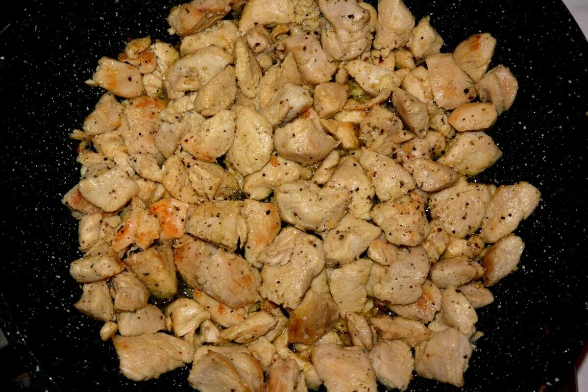 Приготовить грудку кусочками