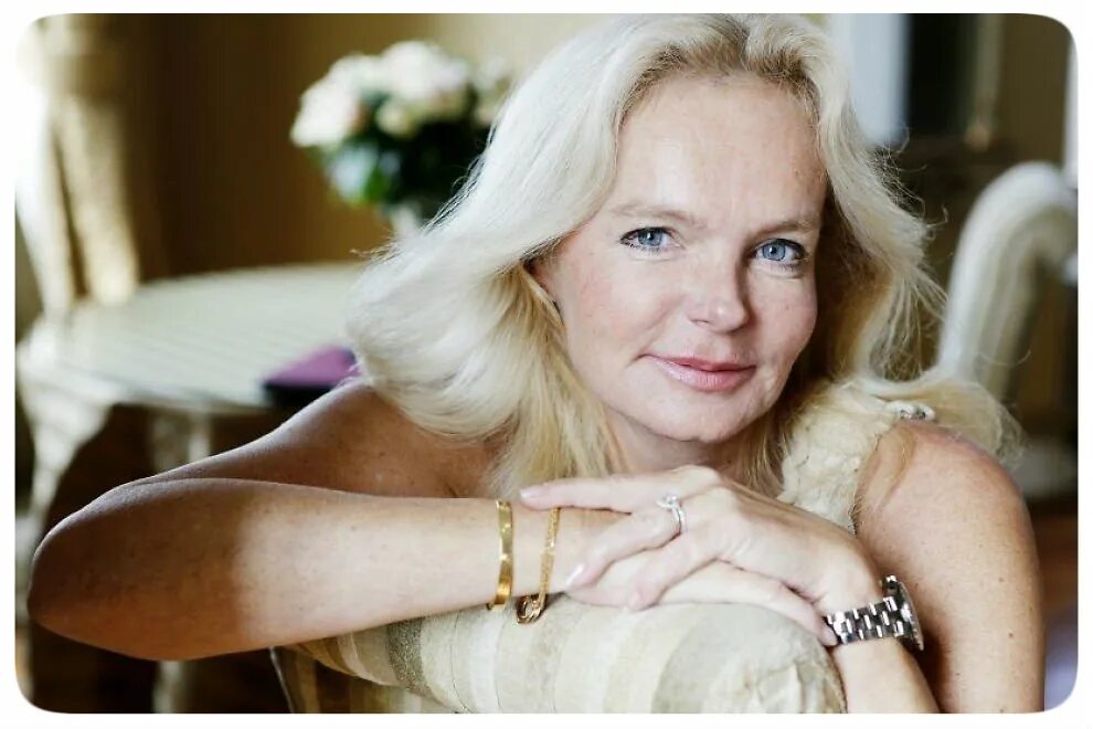 Люсинда райли все книги по порядку. Люсинда райли. Райли люсинда "свет за окном". Люсинда райли биография. Люсинда райли "семь сестер".