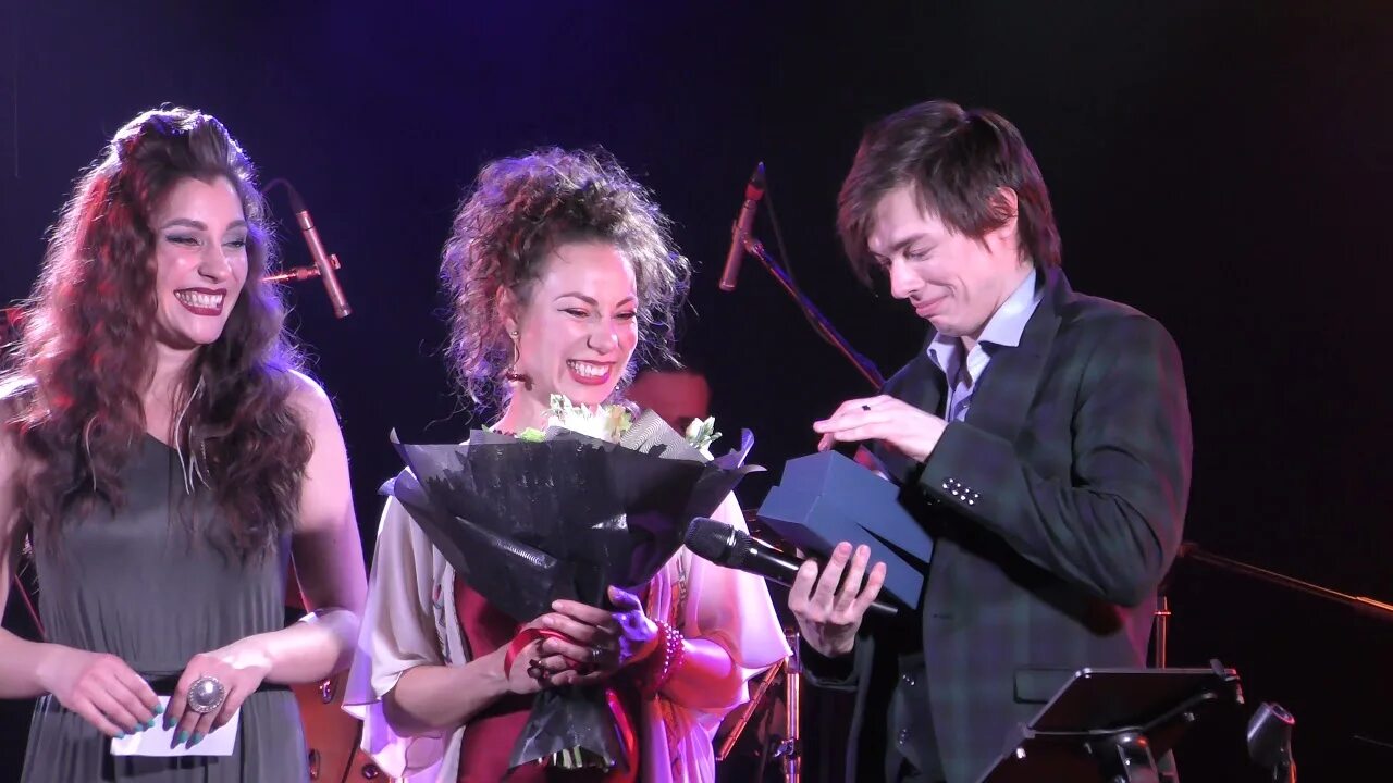 Каннский кинофестиваль золотая пальмовая ветвь. Международный каннский кинофестиваль. Фестиваль золотая маска 2023. Фестиваль премия. Эмблема фестиваля золотая маска.