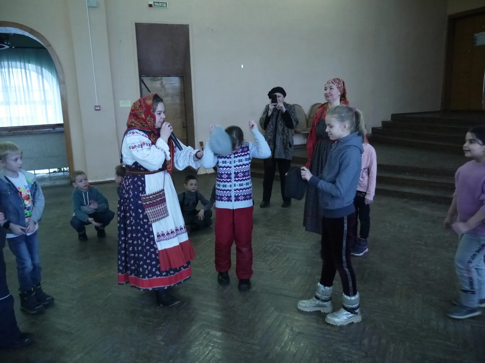 Проводили зиму веселой масленицей. Масленица на Руси фестиваль. Масленица в Твери 2022. Масленичные гуляния на Руси. Масленица у Металлиста Тверь.