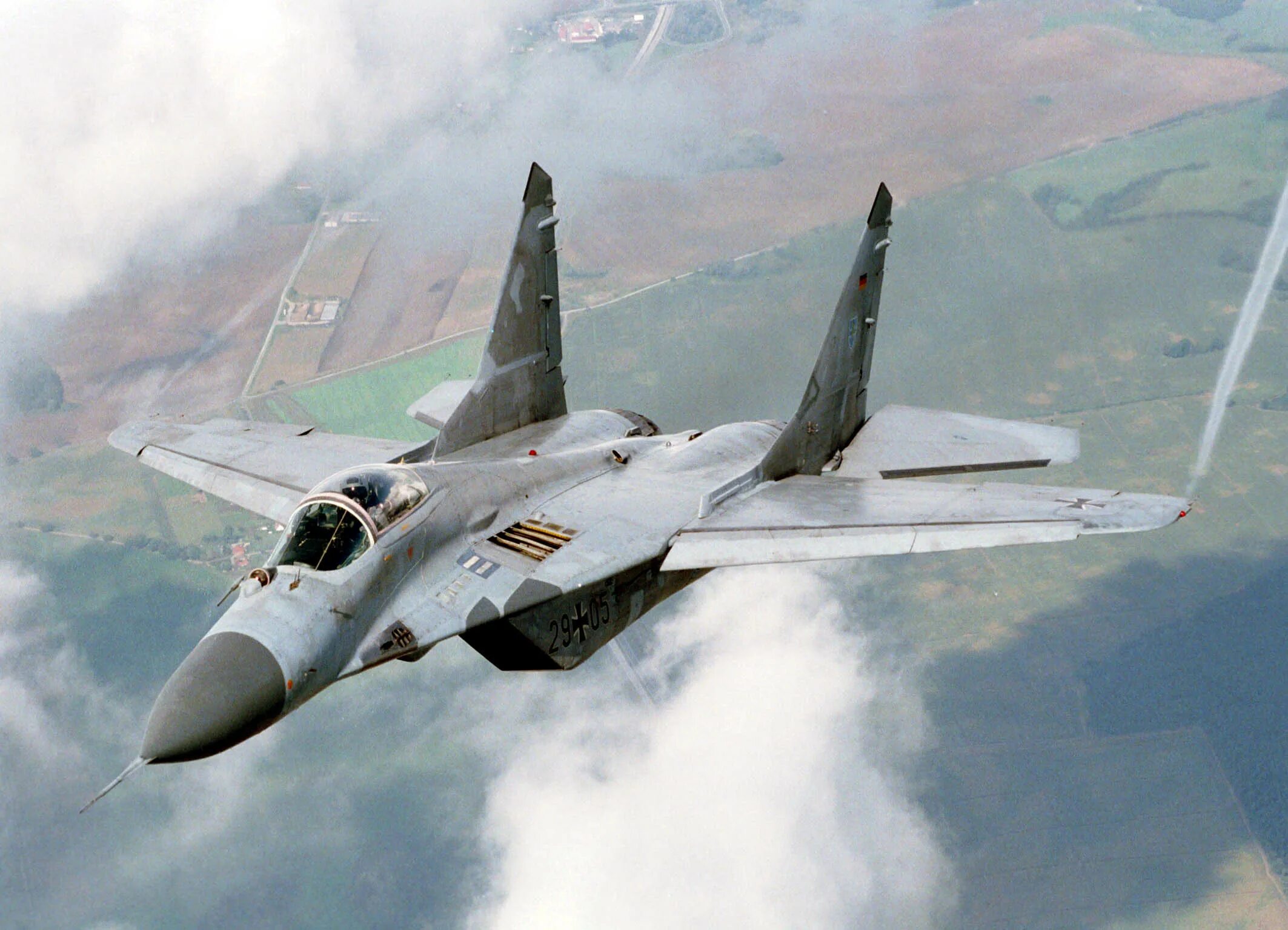 Mig-29 fulcrum. Миг-29. Mig 29. Миг-29смт. Многоцелевой истребитель миг-29.