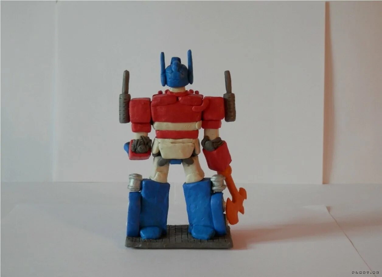 Оптимус прайм и бамблби. Оптимус прайм пластилин. Как слепить трансформера. Трансформеры 2 мегатрон из пластилина. Лепка роботов.