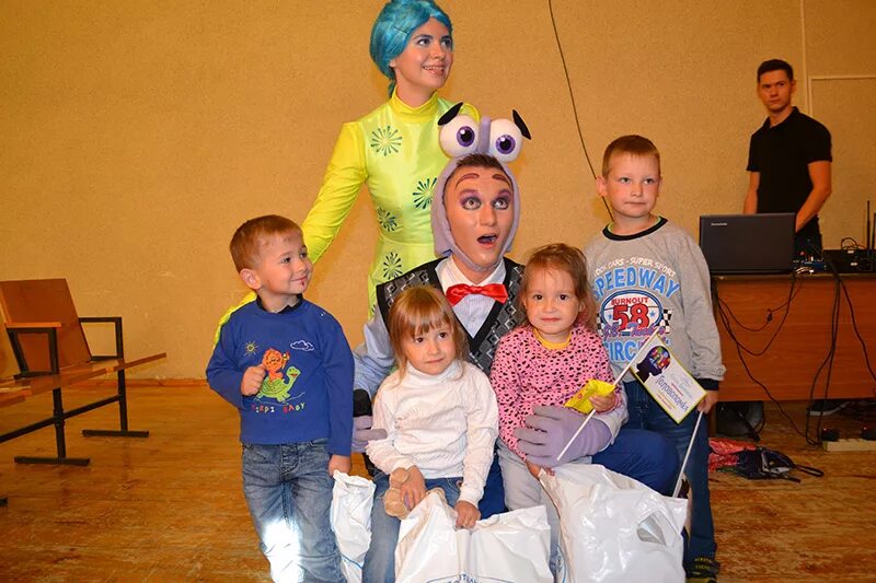 сергино детский дом. детский дом лучик архангельск. благотворительный фонд лучик детства подарки. шефская помощь школьников. детский дом лучик.