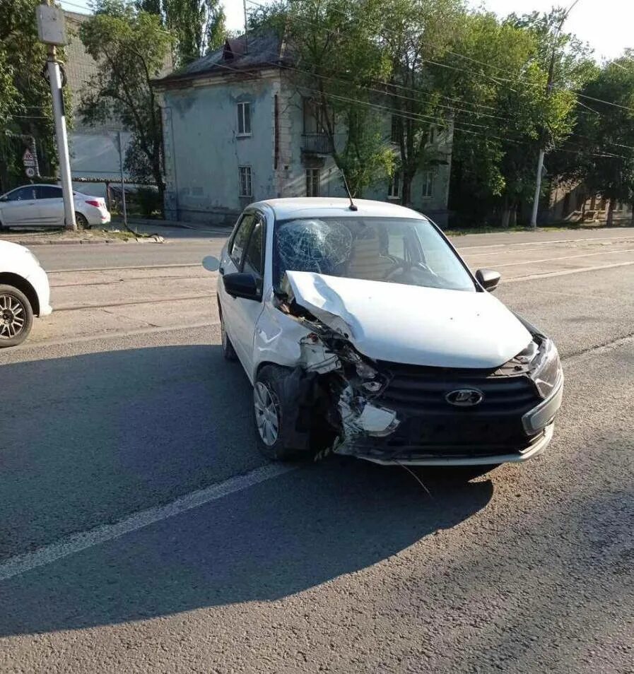 Гранта ДТП черная. Авария с Ладой Гранта Саратовская область. Саратов последние новости на сегодня события происшествия