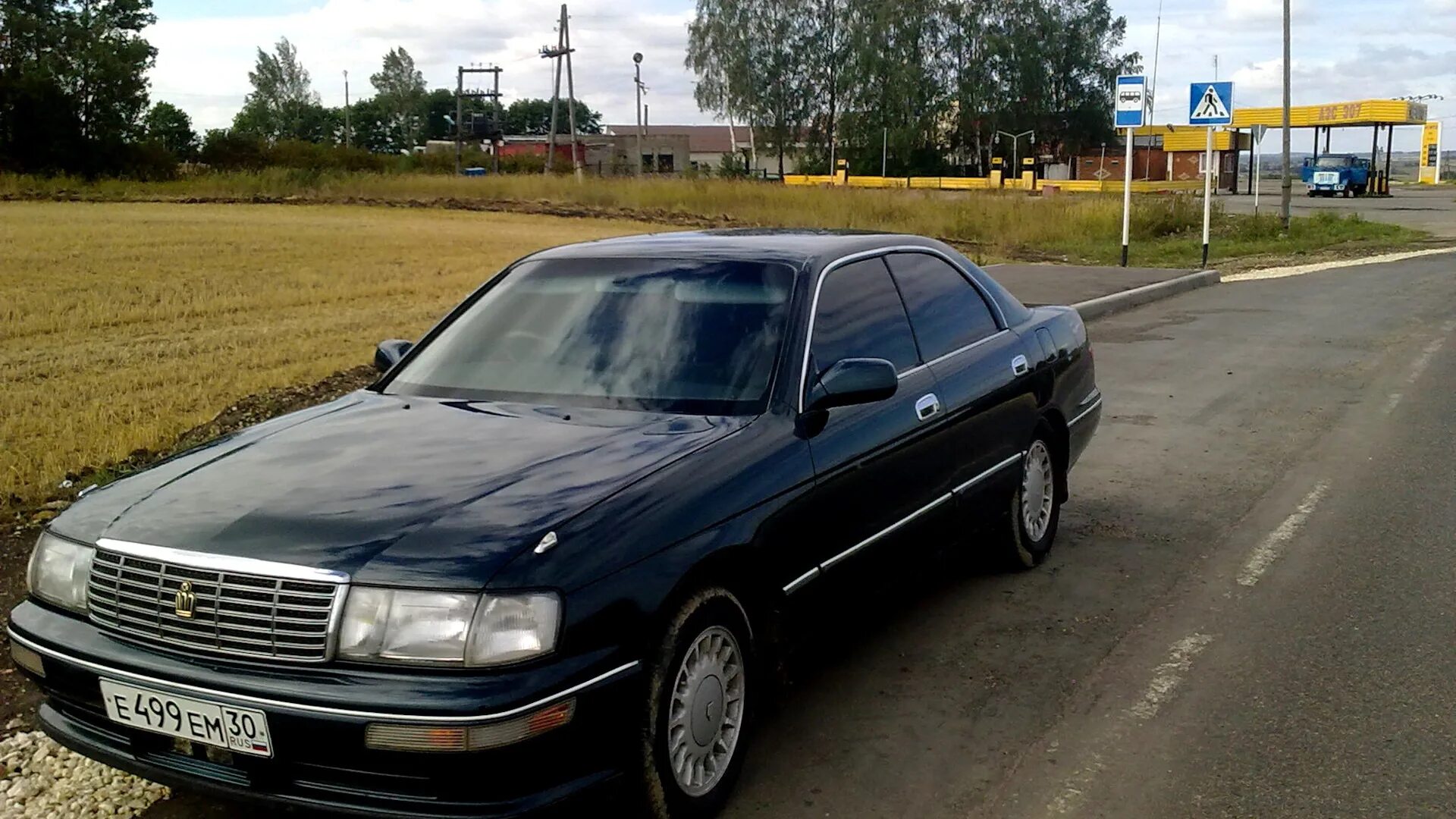 Тойота Краун 143 1995. Краун 141 фото. Краун похожий на камни 70. Фон рабочего стола Toyota Crown GS 131.