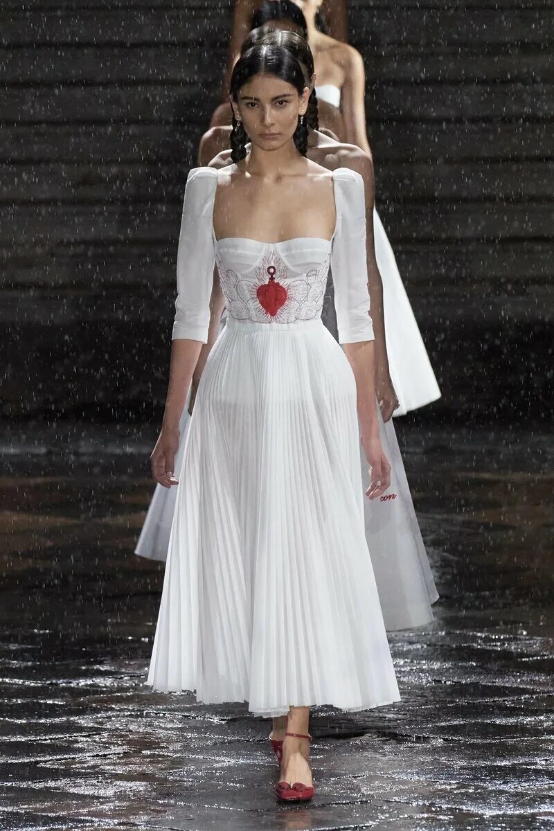 Платье диор 2024. Christian dior, круизная коллекция 2024. Платья диор 2024. Платье диор 2024. Платье диор черное.
