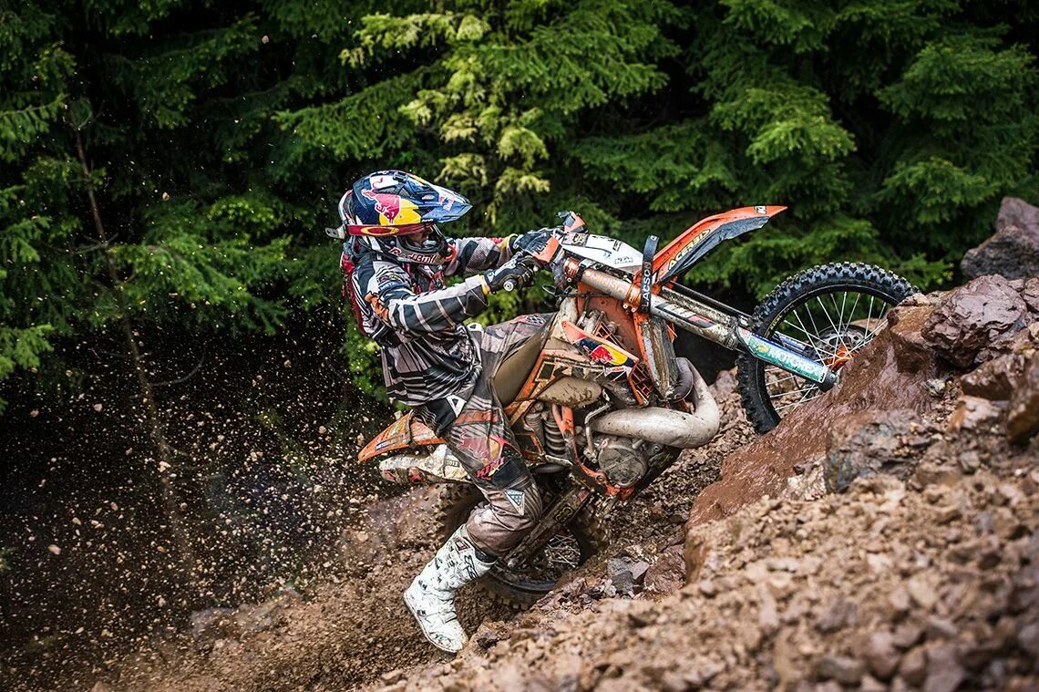 Эндуро клаб мытищи. Гонки фамс рт наклейки. Lite enduro russia. Эндуро стиль. Итальянские эндуро.
