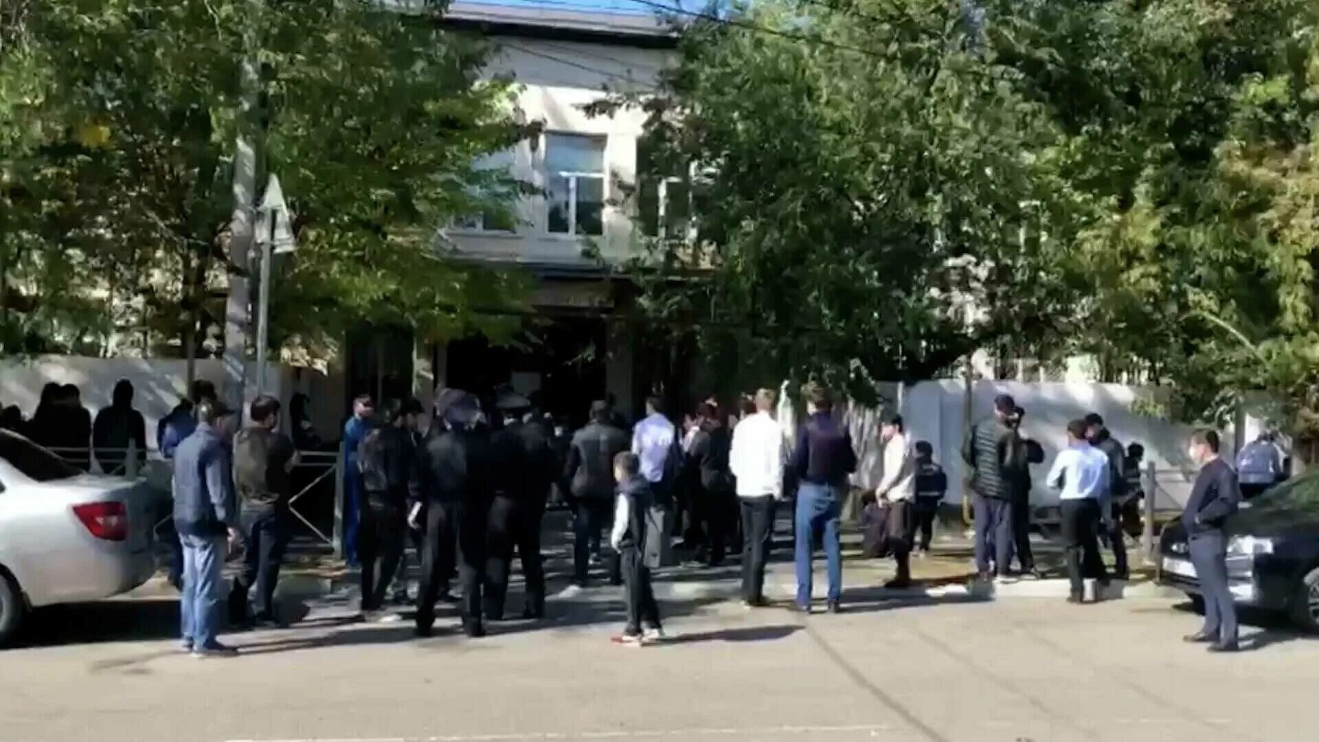 51 школа махачкала. Директор 51 школы махачкала. Директор лицея 51 махачкала. Директор лицея 51 махачкала. Лицей 51 убийство.