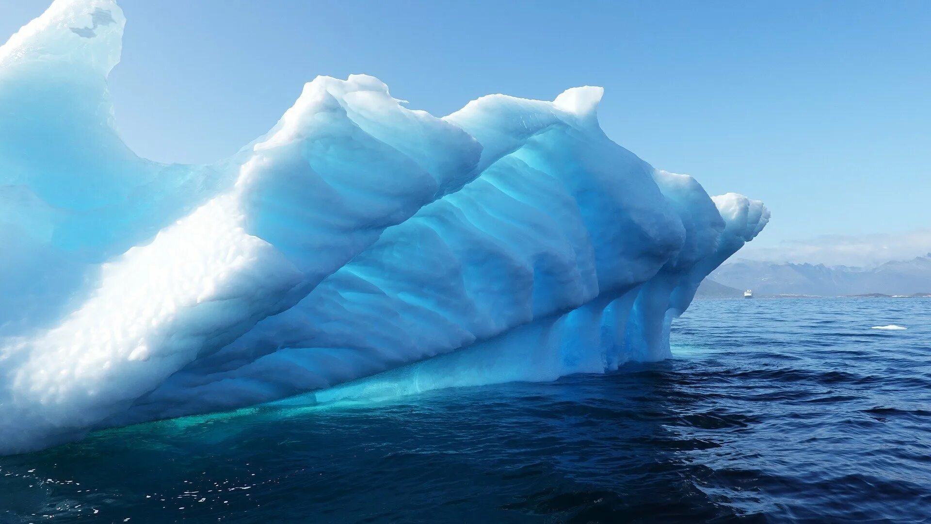 Баренцево море айсберги. Айсберги Северного Ледовитого океана. Айсберги в Арктике. Айсберг в тихом океане.