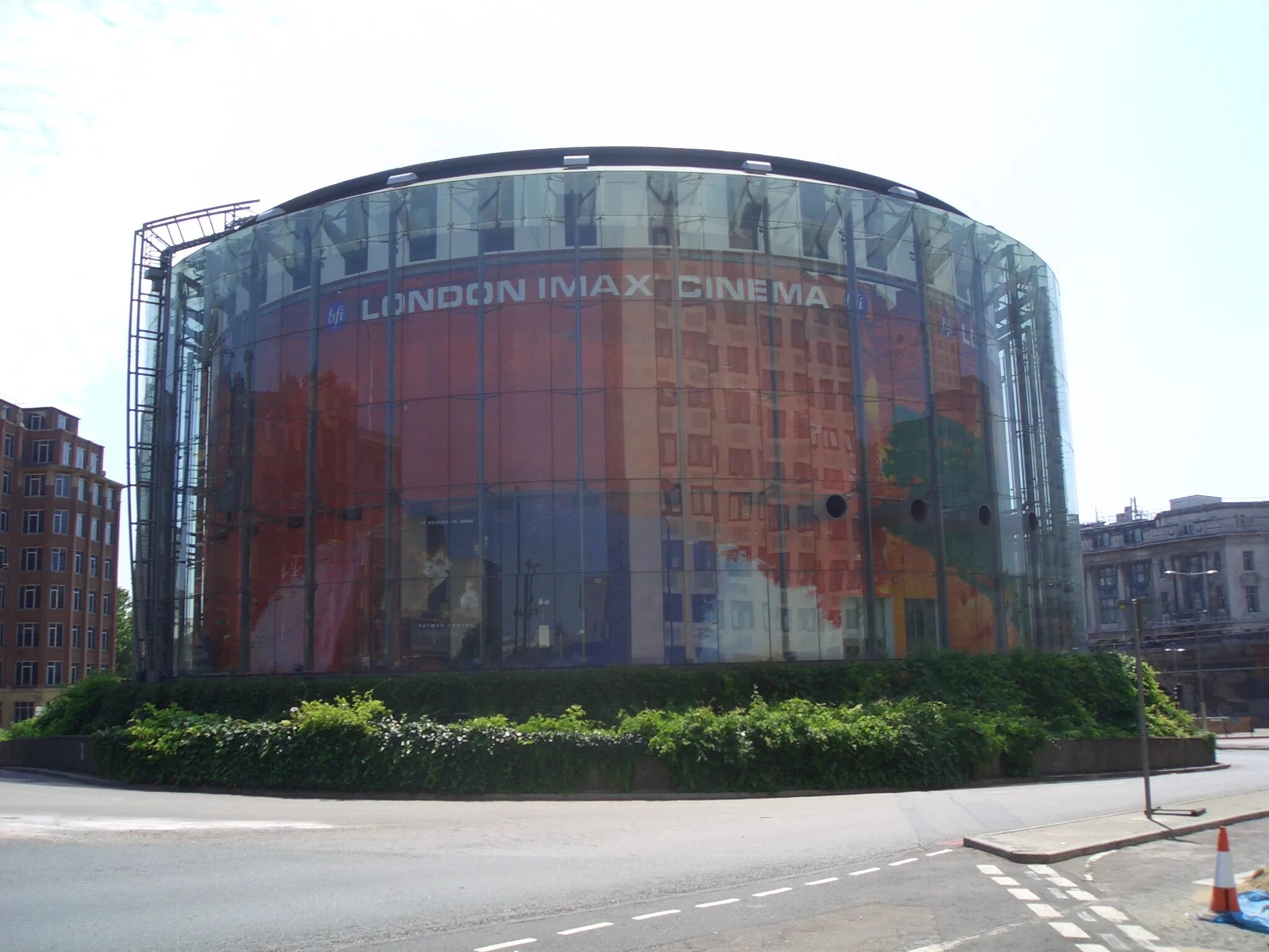 BFI В Лондоне IMAX. Лондонский кинотеатр ИМАКС. Лондон Waterloo Road 1 BFI IMAX. Кинотеатр BFI London IMAX внутри.