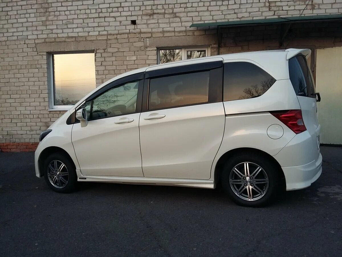хонда фрид 2017 в обвесе. Honda freed r17. Honda freed черная. Honda freed 2007. Honda минивэн 2016 фрид спайк.