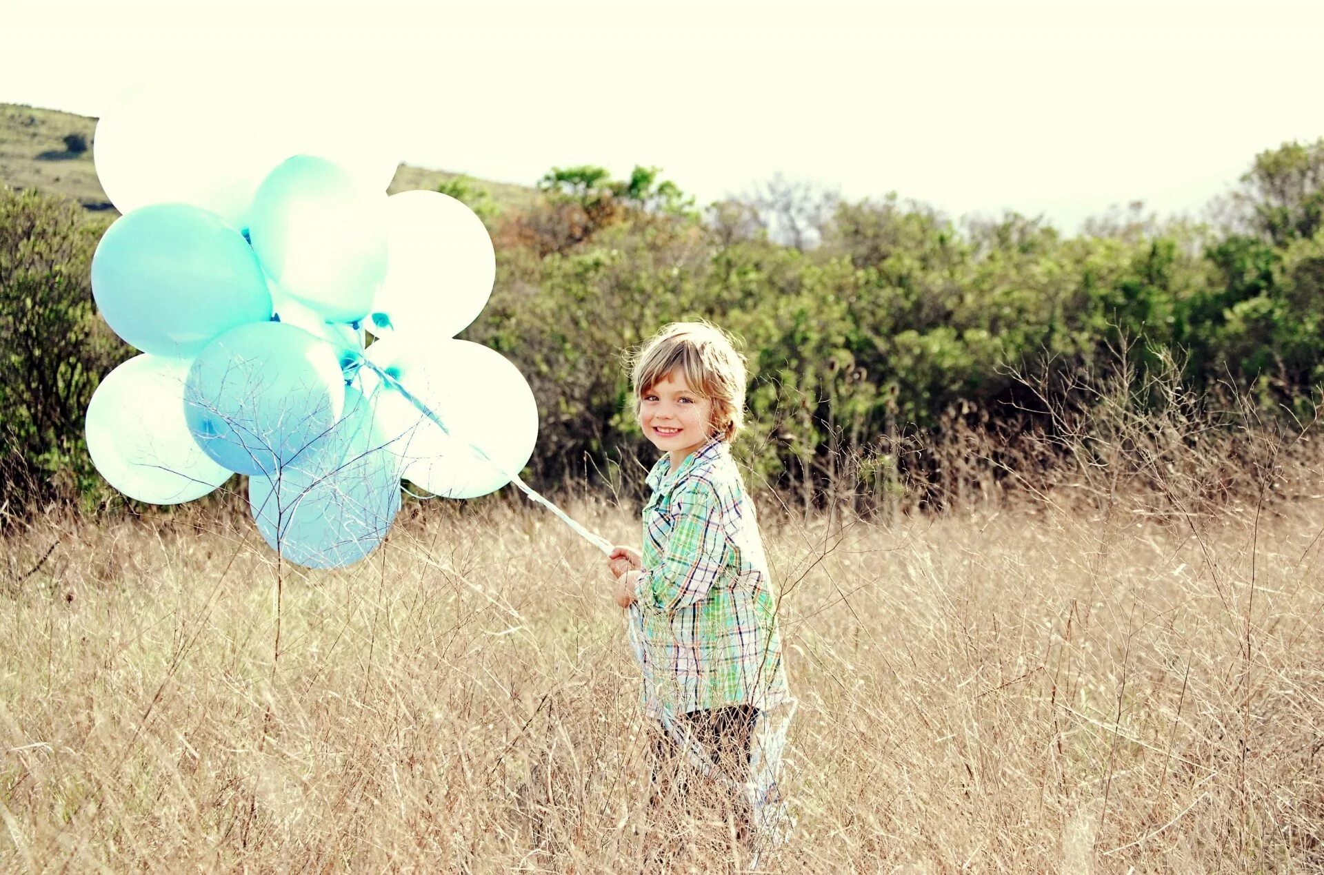 Фотосессия с воздушными шарами. Воздушные шары. Дети с воздушными шарами. Детская фотосессия с шариками.