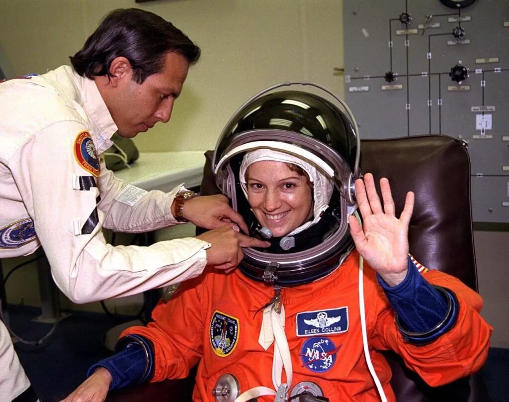 Первая космическая группа. Эйлин Коллинз астронавт. Первый полет женщины в космос.