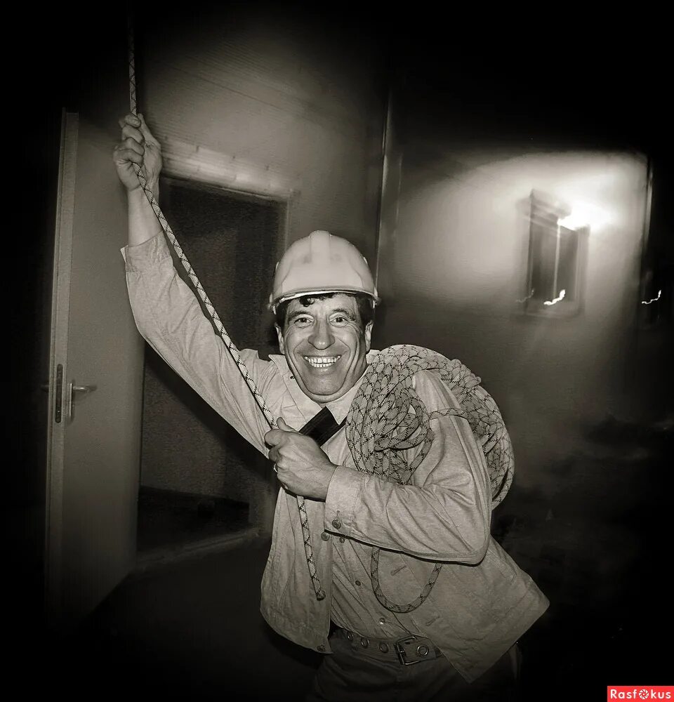 Монтажник омске. Свердлова 15 тольятти. Монтажник омске. Улица гаранькина 25 оренбург. Монтажник строительных лесов.