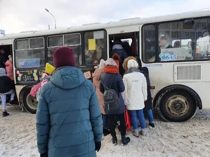 Автобус утром вышел