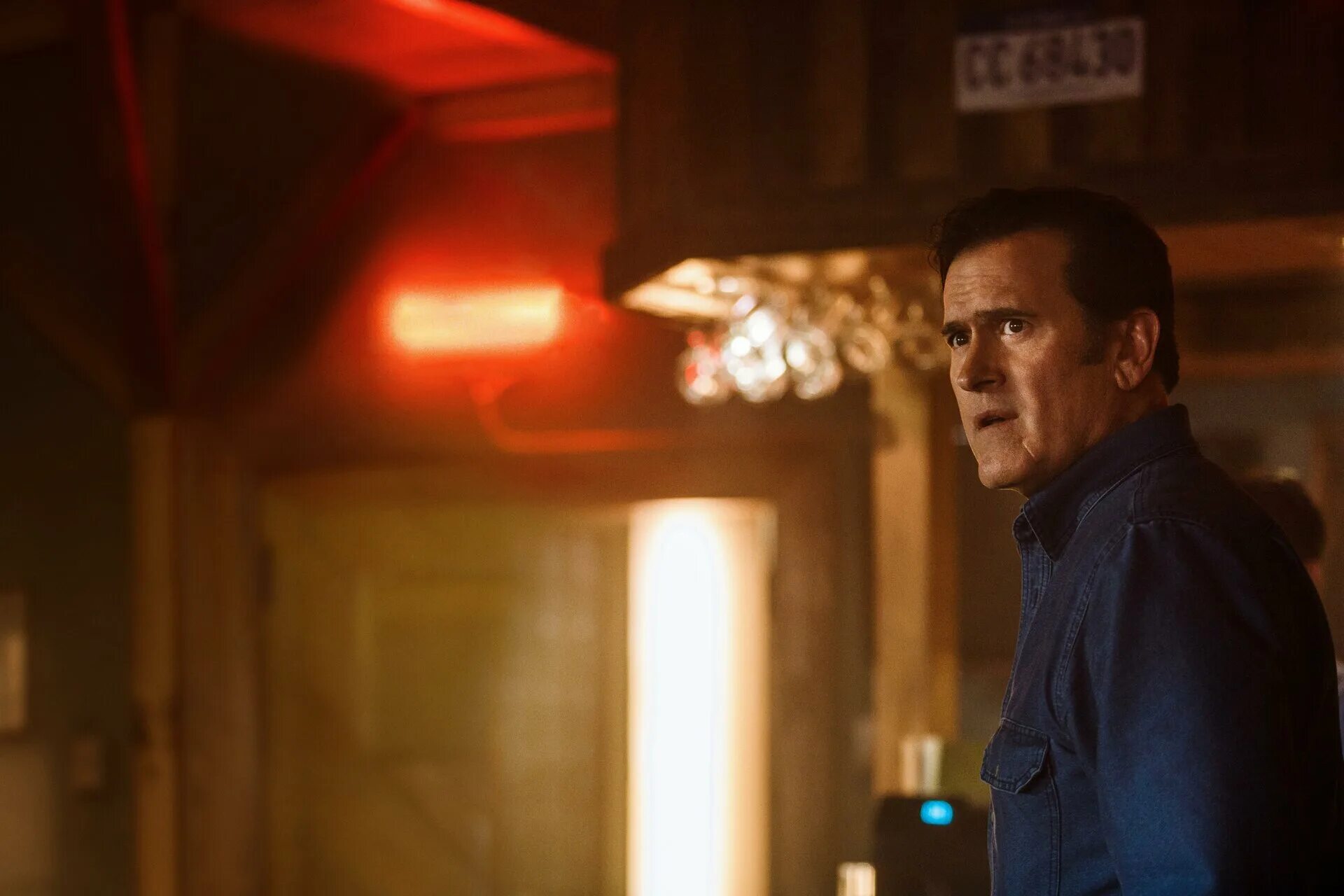 Эш против зловещих мертвецов 2. Эш vs зловещих мертвецов. Эш против зловещих мертвецов 2. Брюс кэмпбелл зловещие мертвецы. Эш против зловещих 1.