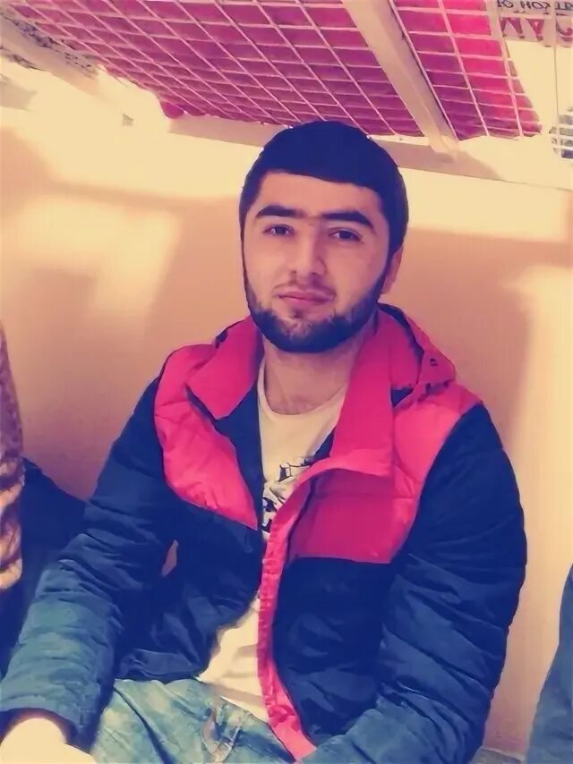 Пацан таджик. Таджики на розыске. Таджик актив парень. Таджики в вагончике. Таджики мужики.