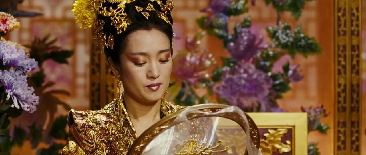 Проклятое золото слушать. Проклятие золотого цветка man Cheng Jin dai Huang Jin Jia, 2006. Чжан Имоу проклятие золотого цветка. Проклятие золотого цветка Гун ли.