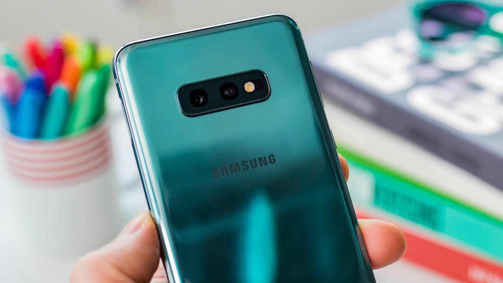 Samsung 10 e. Samsung Galaxy s10e. Samsung s10e Green. Samsung s10 зеленый. Samsung Galaxy s10e зеленый.