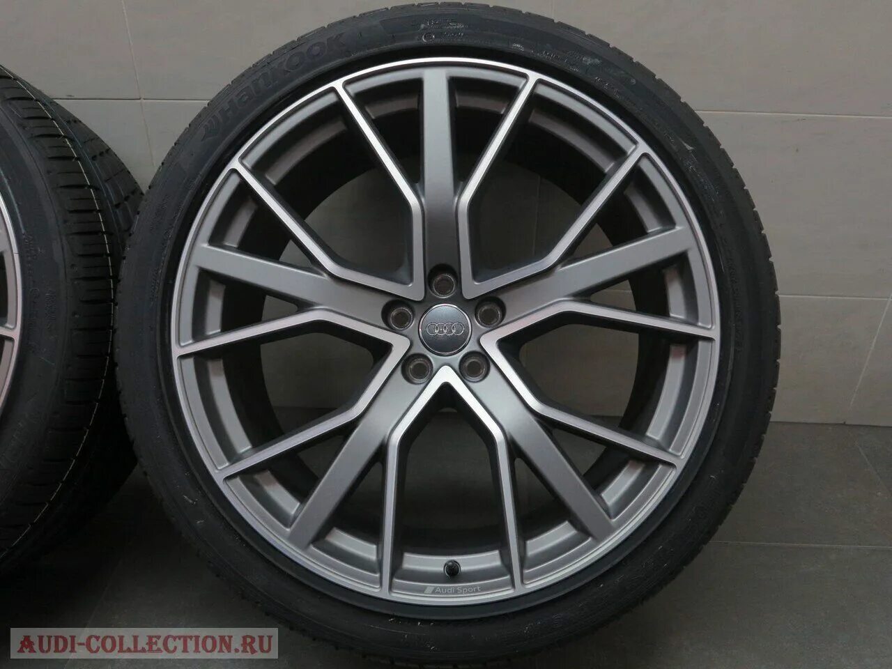 Диски q7 4m. Диски Ауди q7 r22. Audi Sport q7 диски r22. 4m0601025 r22 q7. Диски Audi Sport r22.