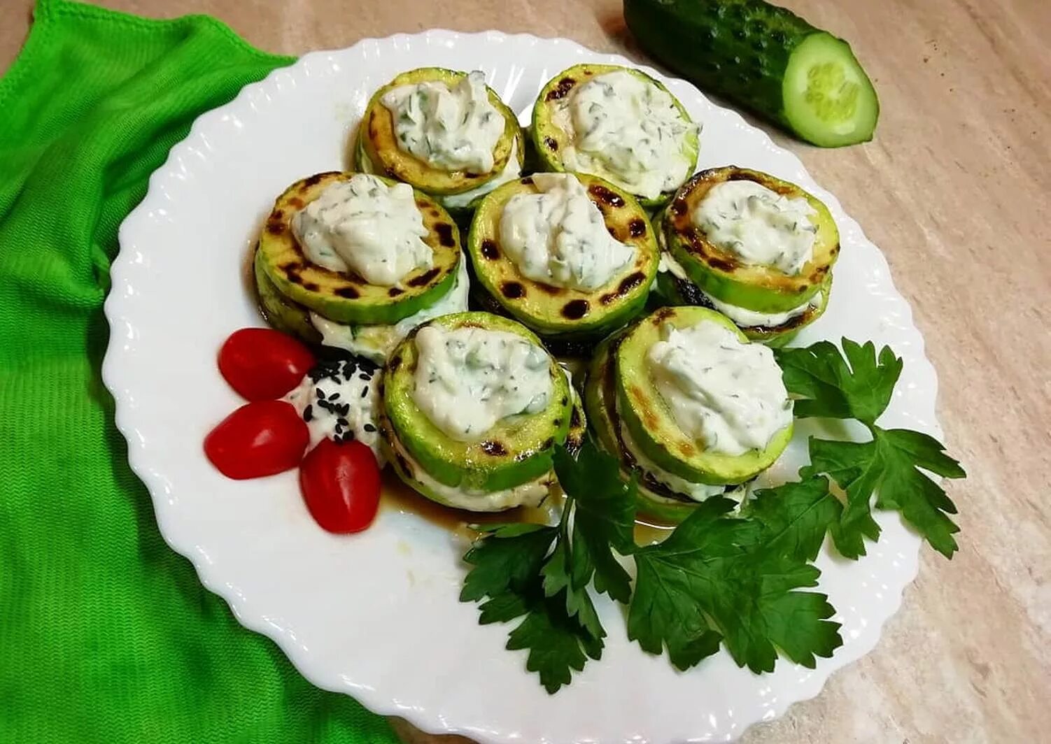 Использовать кабачки. Использовать кабачки. Кабачок разрезанный с семечками. Цукини и кабачки. Использовать кабачки.