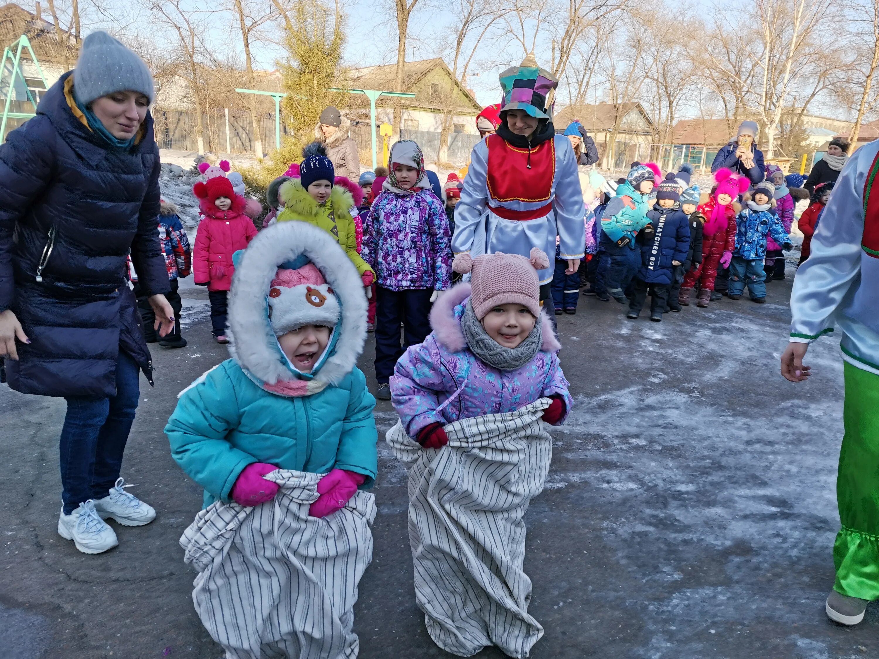 Сценки на Масленицу. Уличный костюм на Масленицу для мальчика. Сценарий праздника Масленица на улице. «Собирайся народ, Масленица идет» Стаханов. Сценарий к масленице на улице