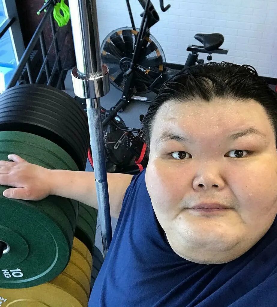 Джеффри льюис пауэрлифтер. Реслинг сумо. Анатолий михаханов сумо сейчас. Анатолий михайлов сумоист. Максим гурьянов пауэрлифтинг.