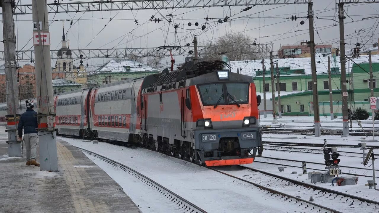 Поезда воронеж москва казанский вокзал. Электровоз эп20 Казанский вокзал. Москва Казанский вокзал эп20 чмэ3. Эп20 на Казанском вокзале. Эп20 Олимп.