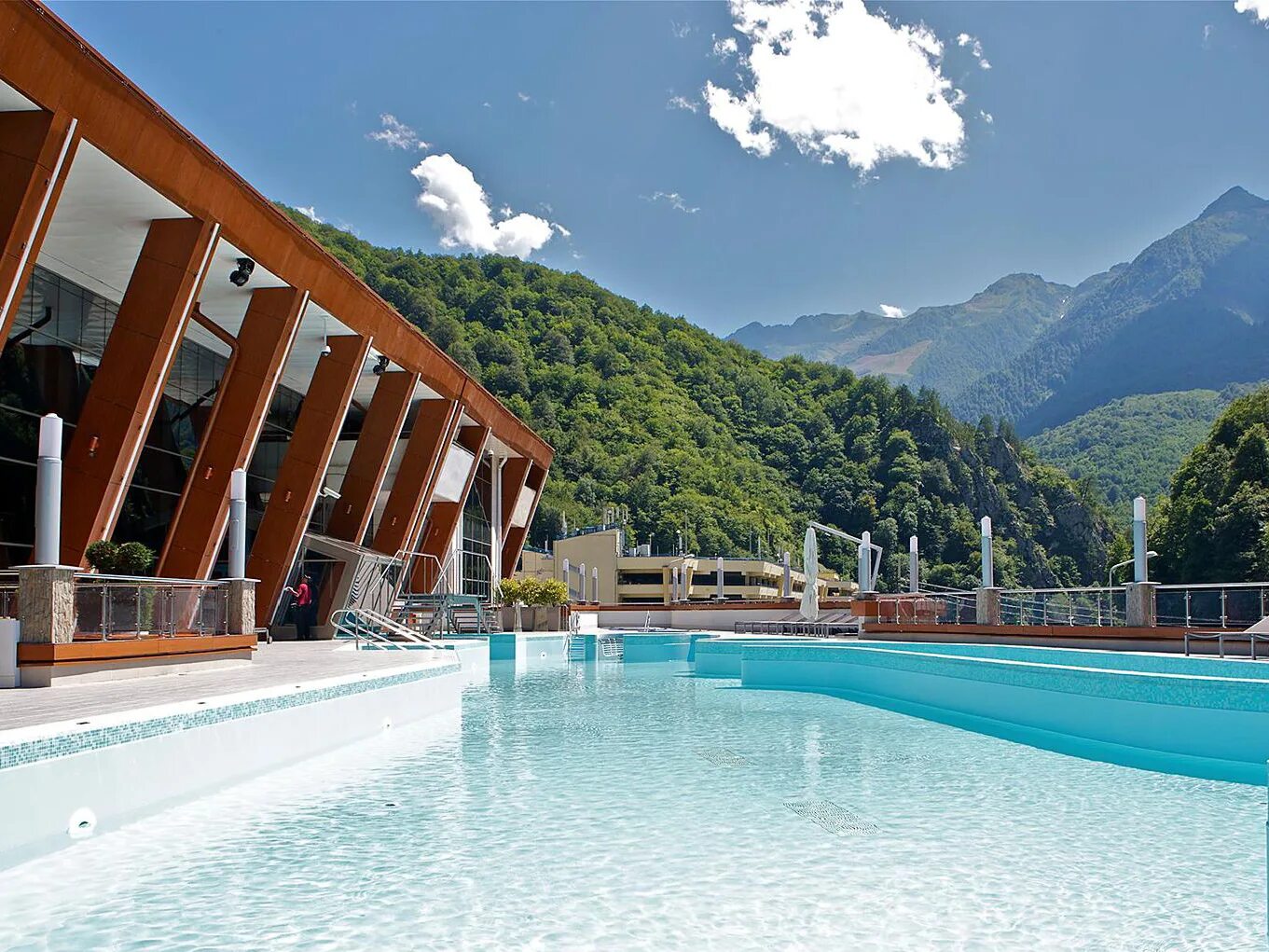 Откроют бассейны сочи. Аквапарк красная поляна сочи галактика. Гранд отель поляна 1389 сочи. Бассейн галактика красная поляна. Гранд отель поляна сочи бассейн.