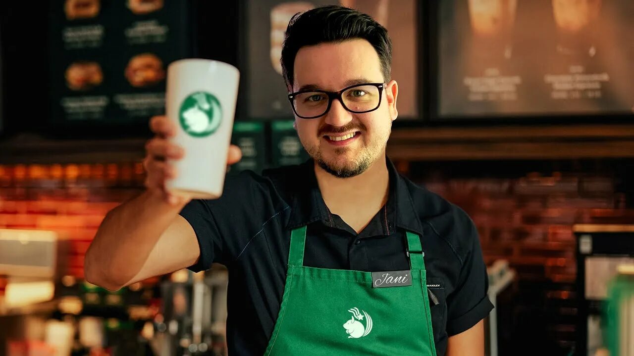 Бариста краснодар. Старбакс бариста. Starbucks staff Barista. Фурри бариста Старбакс. Гавайская бариста.