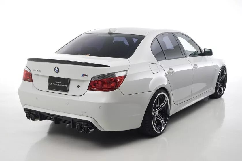 Е60 спорт. BMW e60 обвес. М5 е60 м обвес. BMW e60 Wald. M5 e60 в обвесе.