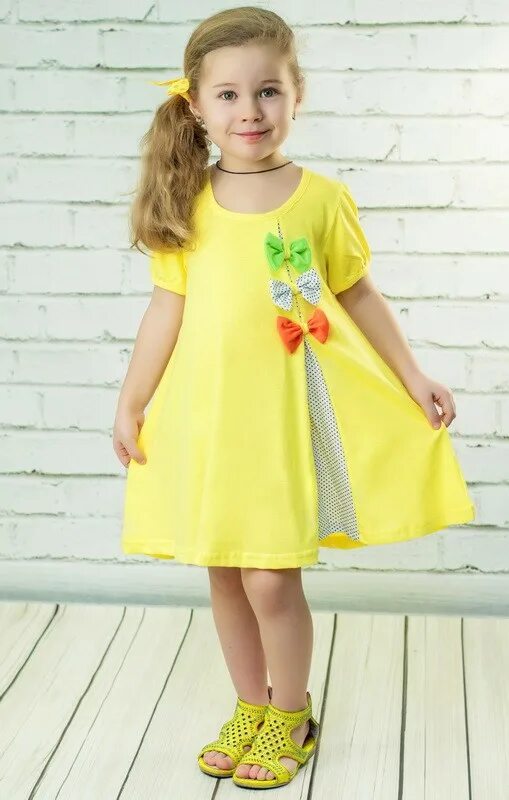 Платье для маленьких детей. Mayoral 7949 платье желтое. Девочка малышка в желтом платье. Стильные платья для девочек. Желтая юбка детская.