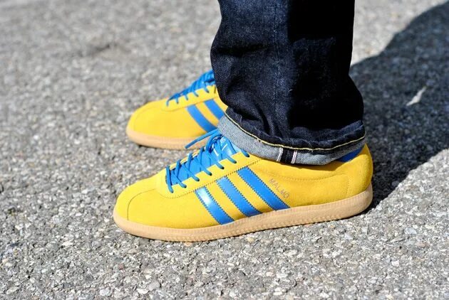 Желто синие кроссовки. Adidas Malmo желтые. Adidas Gazelle Malmo. Adidas Spezial Malmo. Кроссовки адидас сине желтые.