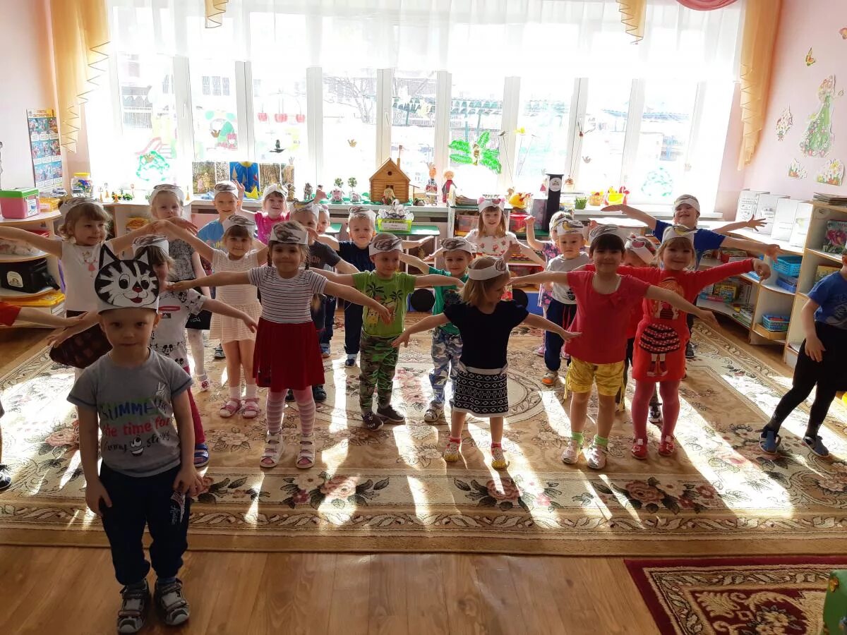 детский фитнес подвижные игры для детей в доу. инвентарь для игры на улице детям. подвижные игры для детей в зале. подвижная игра горячая картошка. подвижные музыкальные игры.