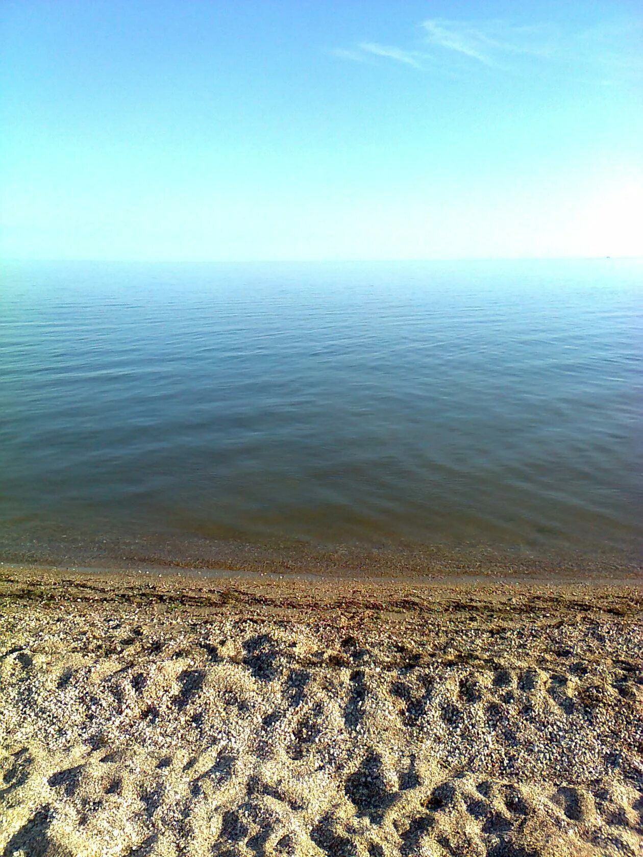 Галечный берег азовского моря. Азовское море и черное море. Ялта на азовском море. Ялта на азовском море. Черное море галечный берег.