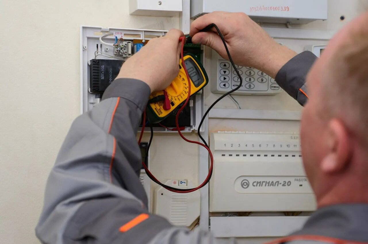 Монтаж приборов пожарной сигнализации. Монтаж слаботочных систем апс. апс пожарная сигнализация. монтаж пожарной сигнализации. обслуживание пожарной сигнализации.