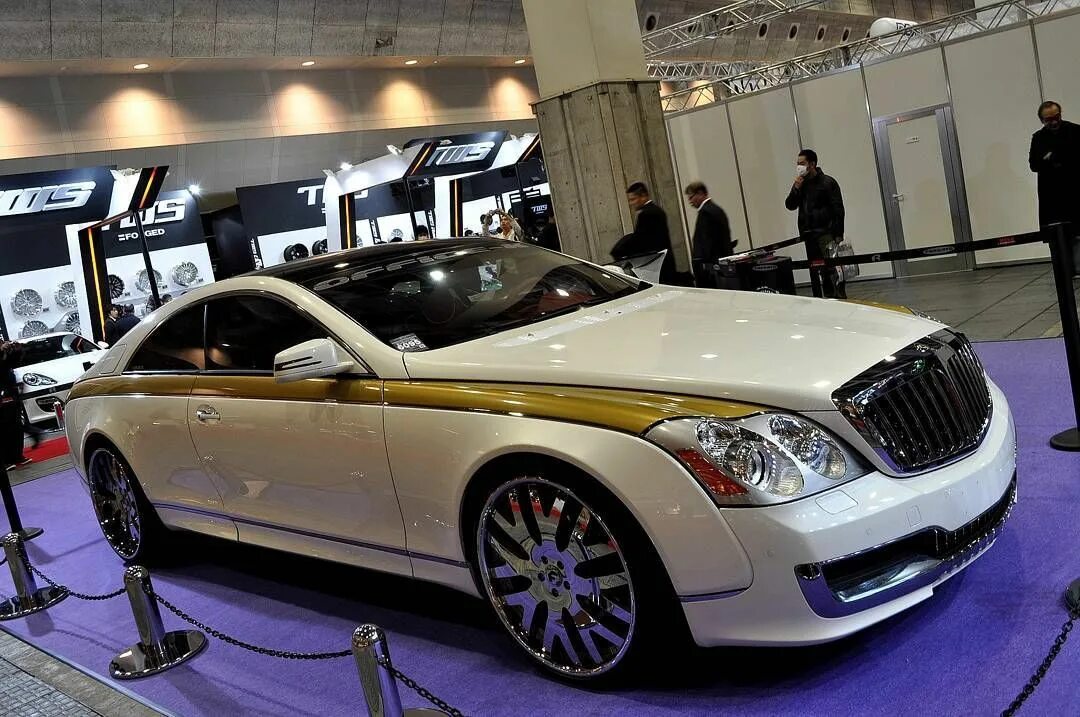 Maybach 1995. Майбах зеленый. Мерседес майбах 1997. Mercedes maybach 57. Стиль майбах.