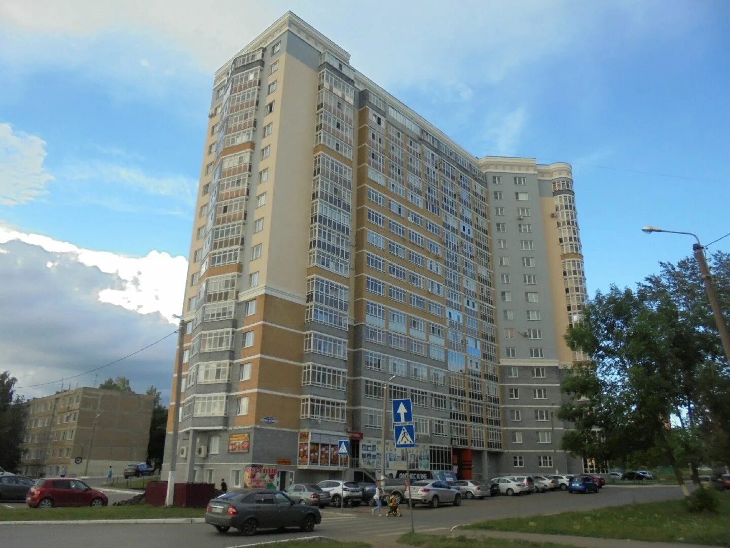 Проспект 60 летия октября 19. Проспект 60 лет октября 19 саранск фото. Дом на 60 лет октября саранск. Бристоль саранск. Проспект 60 лет октября дом 135 саранск.