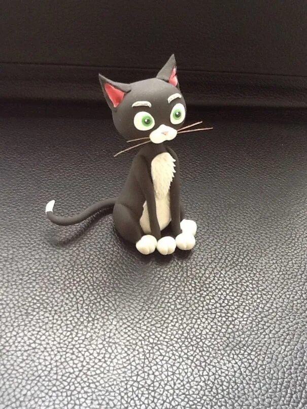 Слепить кошку из легкого пластилина. Кот из пластилина. лепка кота. лепка кота из пластилина. поделка кошка.