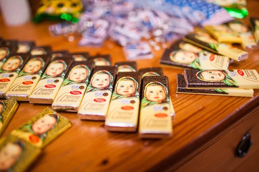 Подарки детям от вожатых. Подарочки гостям на день рождения. сувенир гостям от юбиляра. подарки гостям на юбилее. презенты гостям на дне рождения.