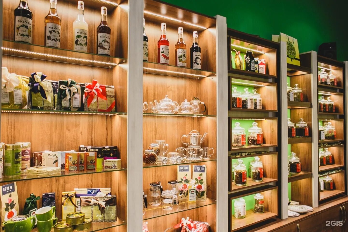 магазин чая. чайный магазин рядом. чайный прилавок. интерьер чайного магазина. чайный магазин унция москва.