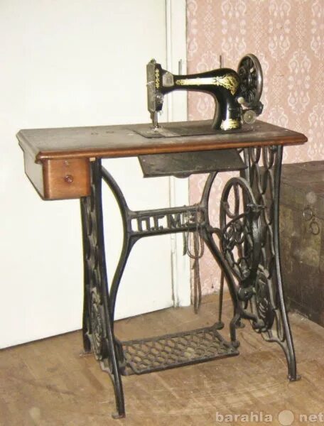 Старая ножная швейная машинка цена. Зингер ножная швейная машинка 50x. Швейная машинка (Zinger super 2001). Zinger швейная машинка 1940г. Швейная машинка б12922.