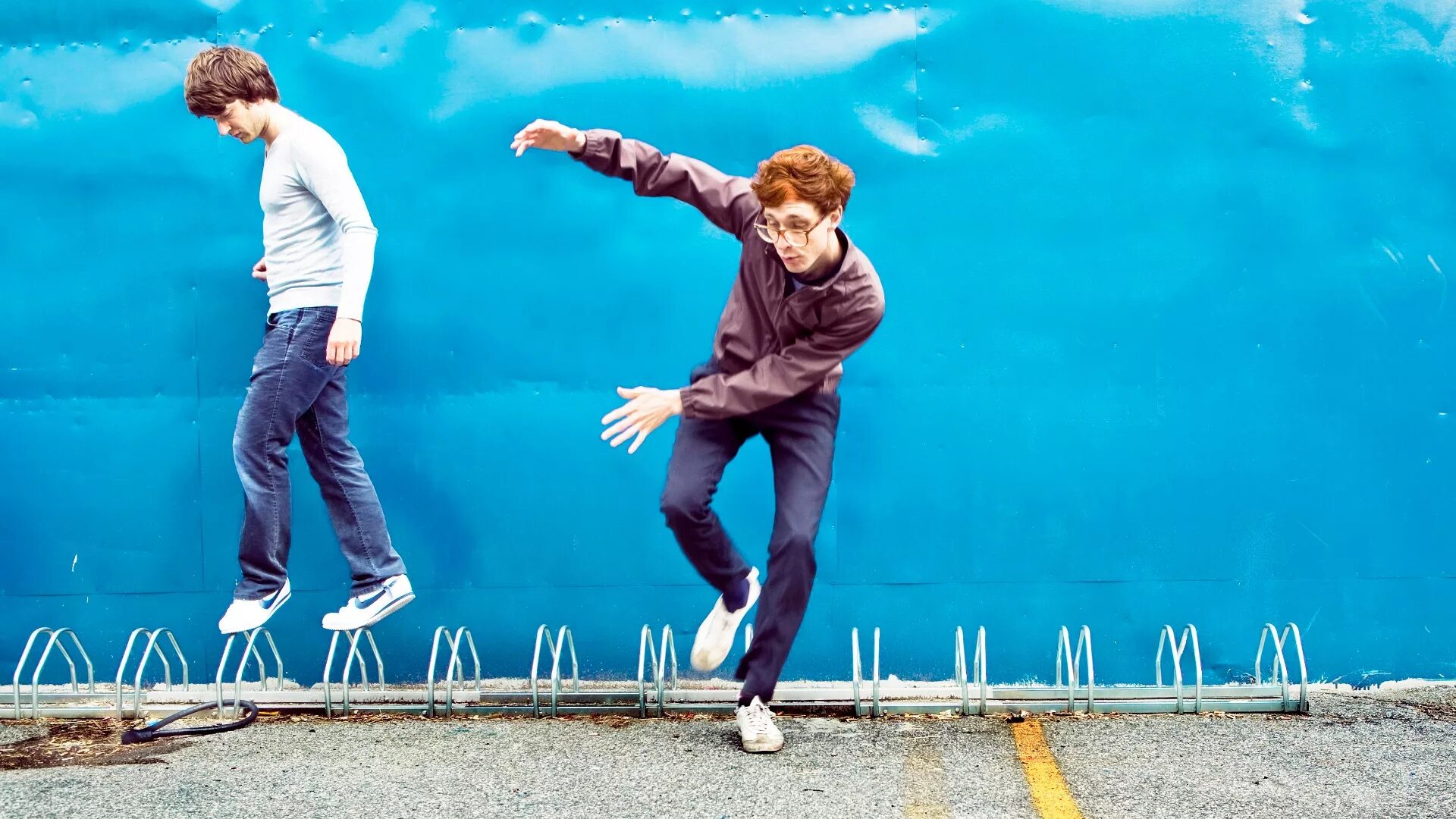 Because we are brothers. Группа Kings of convenience. Kings of convenience норвежский дуэт. Kings of convenience фото 2022. Kings of convenience Riot on an empty Street.