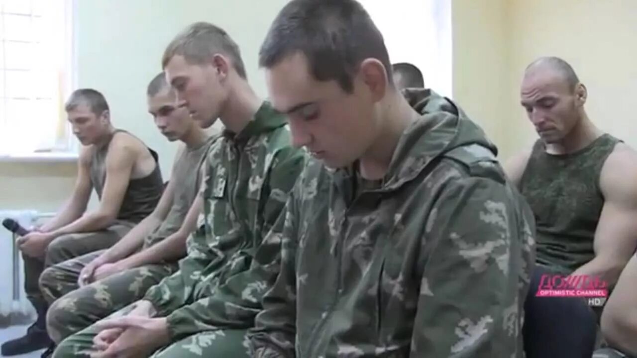 Пленные российские десантники. Российские военные в плену в Украине. Пленные российские солдаты. Задержанный десантник