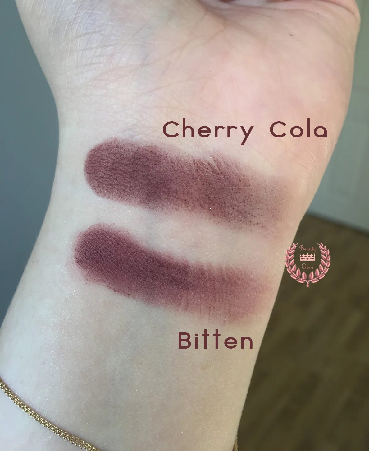 Перевести bites. Makeup Geek Cherry Cola. Bite перевод. Bite 3 формы. Bite bit bitten перевод.