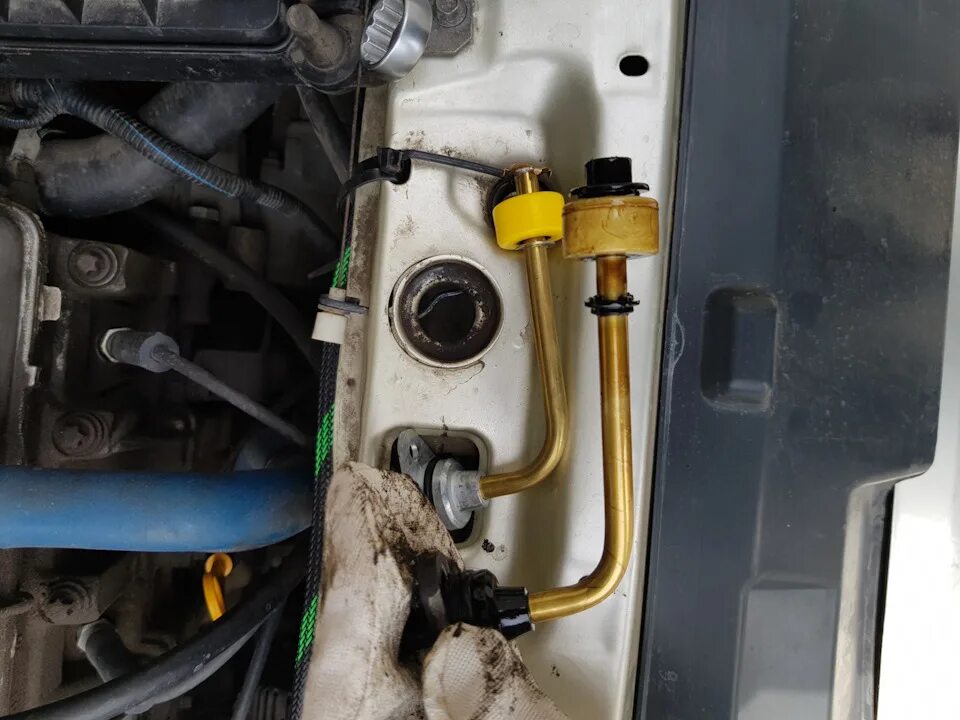 Датчик уровня масла бмв е90 n46. 5 tdi. Датчик уровня масла opel. Датчик уровня масла 2110 16. Где стоит датчик уровня масла.