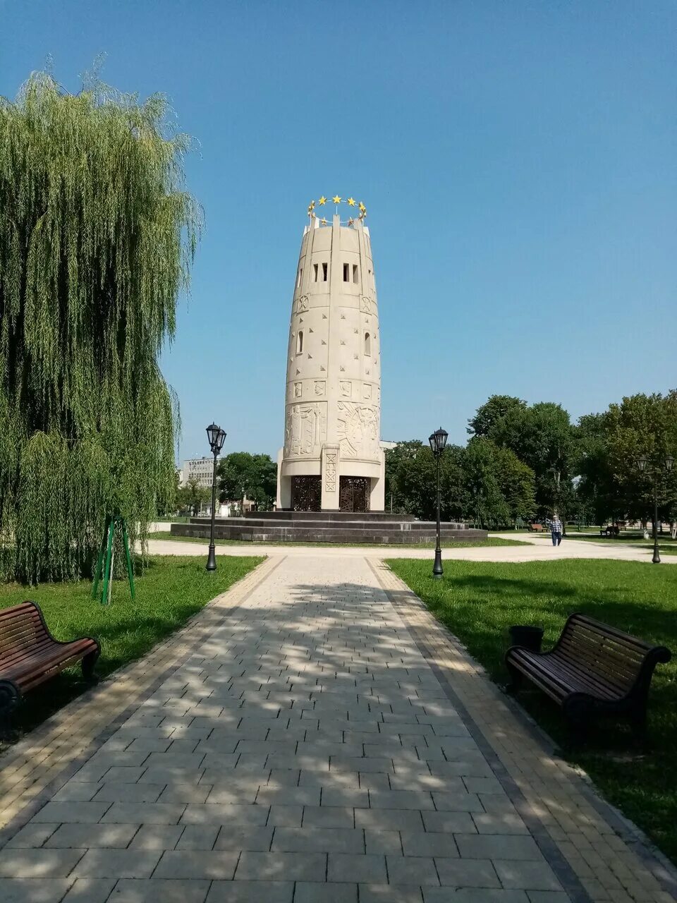 Майкопская соборная мечеть. Горпарк майкоп аттракционы. Майкоп куда сходить. Кафе мэздах майкоп. Майкоп куда сходить.
